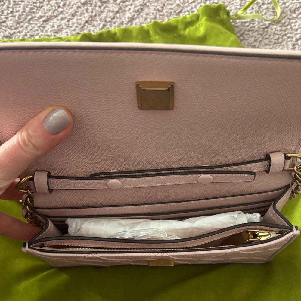 Tory Burch Quilted Crossbody Bag in Light Pink with Chain - LIKE NEW 💕 - Picture 7 of 9